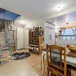 2 Bedroom By The River, Close To דירה