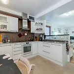 2 Bedroom By The River, Close To דירה רובניימי