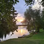 2 Bedroom By The River, Close To * רובניימי